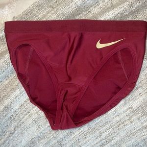 Nike Garnet racing buns / briefs